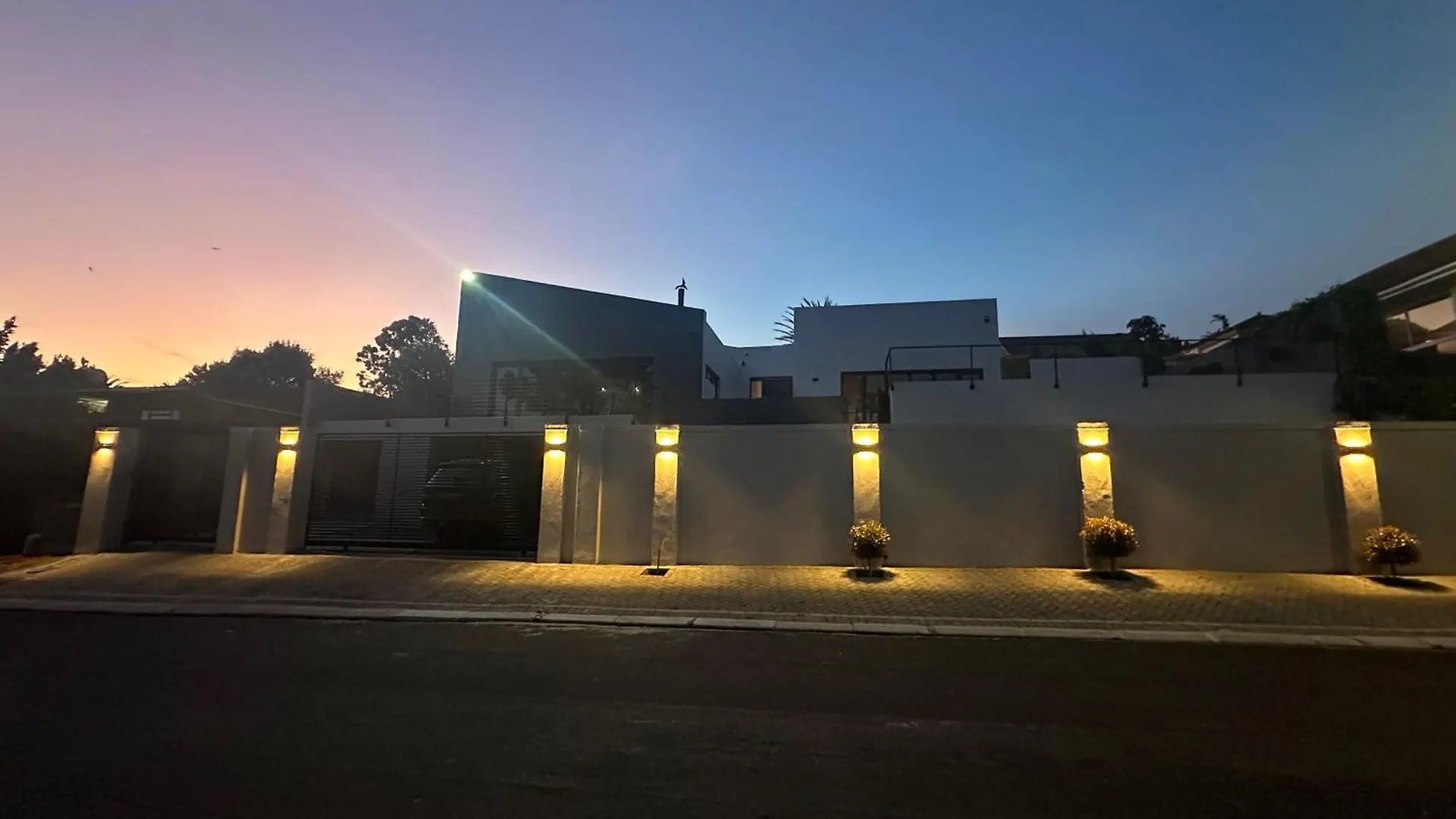 Daire Somerset-West Prime Spot- Solar Powered! Cape Town