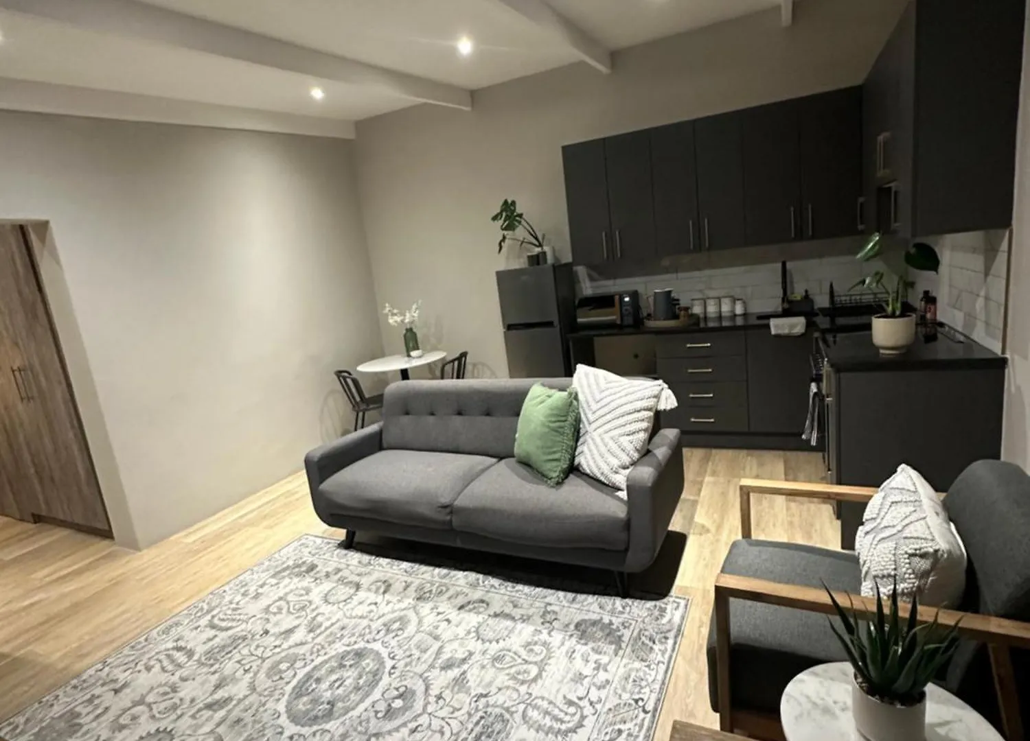 Somerset-West Prime Spot- Solar Powered! Cape Town