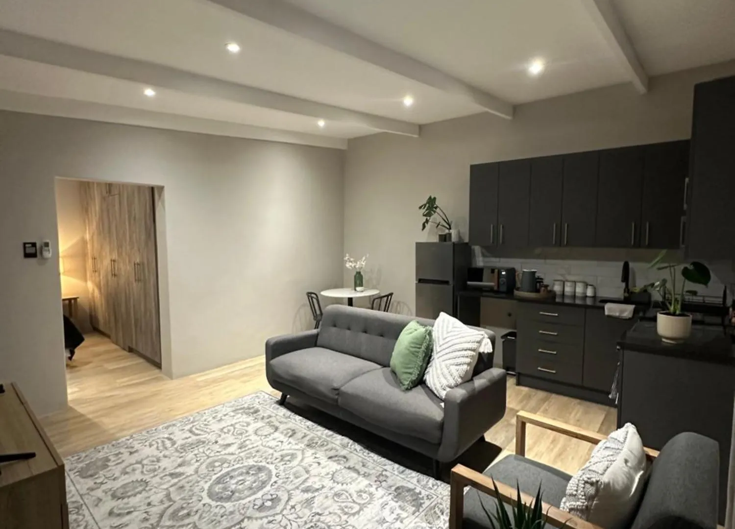 Daire Somerset-West Prime Spot- Solar Powered! Cape Town